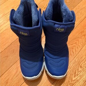 Nike Flex Advance little kids boots size L 2y